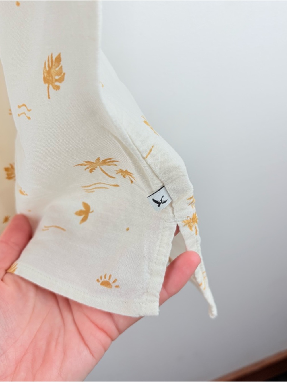 Eddie Bauer Sleeveless Collared Blouse Shirt Ivory Gold Tropical Outdoor Medium - Picture 4 of 8